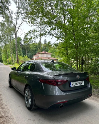 Alfa Romeo Giulia cena 106000 przebieg: 84100, rok produkcji 2019 z Łódź małe 301